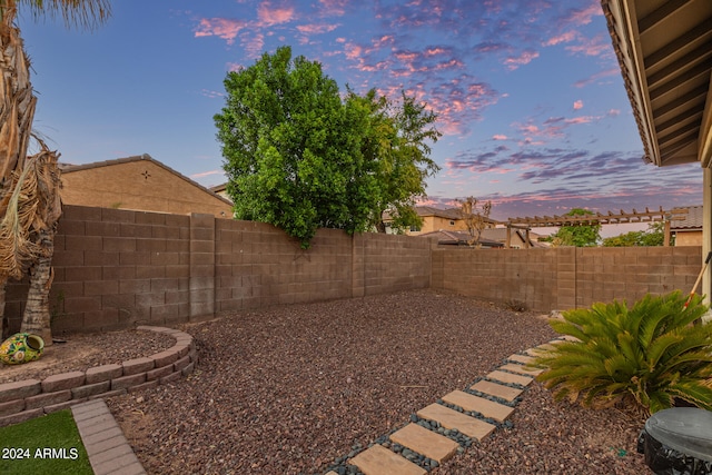 view of yard at dusk