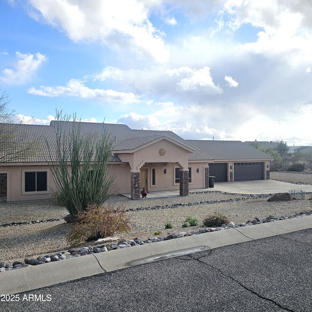 2905 N Silver Spur Dr, Wickenburg, AZ 85390 - ranch-style home featuring a garage, stucco siding, concrete driveway, and a tiled roof