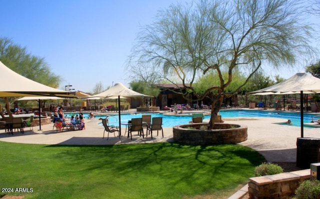 3964 E Hummingbird Ln, Phoenix, AZ 85050 - community pool featuring a patio
