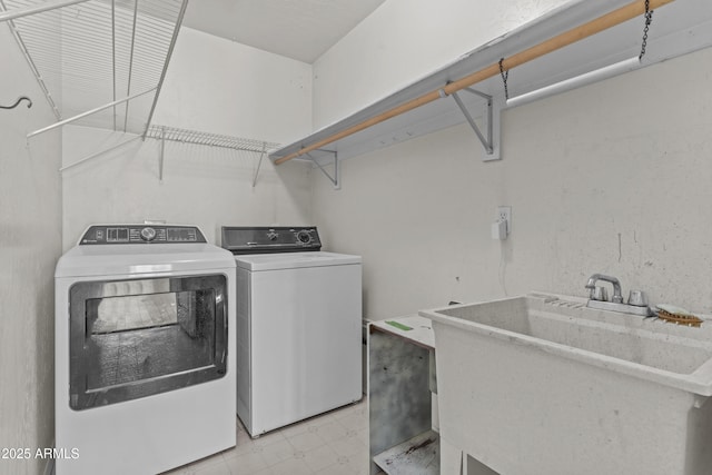 1135 W Sea Fog Dr, Gilbert, AZ 85233 - laundry room with washing machine and dryer and light floors