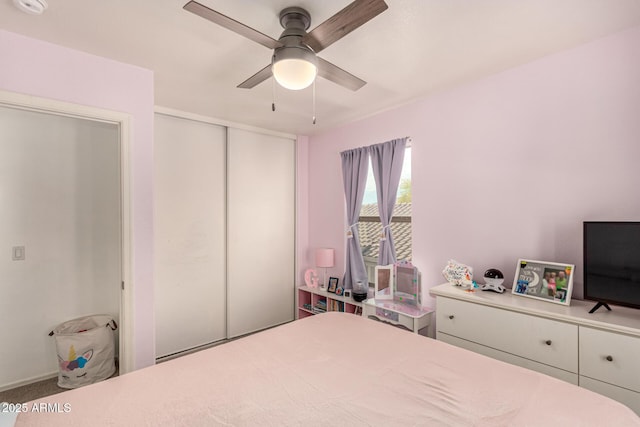 bedroom featuring ceiling fan, a closet, and carpet flooring