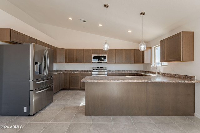 kitchen with kitchen peninsula, stainless steel appliances, vaulted ceiling, sink, and decorative light fixtures