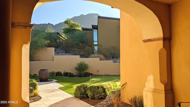 view of yard with a mountain view