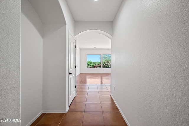16914 E Britt Ct, Fountain Hills, AZ 85268 - hall featuring arched walkways, a textured wall, tile patterned floors, and baseboards