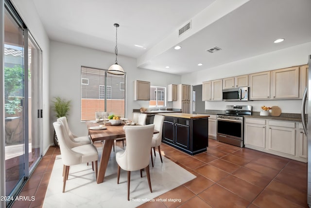 16914 E Britt Ct, Fountain Hills, AZ 85268 - kitchen featuring recessed lighting, visible vents, a kitchen island, and stainless steel appliances