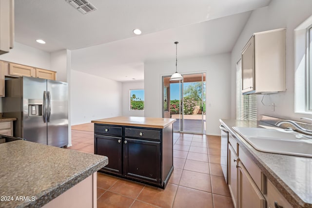16914 E Britt Ct, Fountain Hills, AZ 85268 - kitchen featuring recessed lighting, light tile patterned floors, appliances with stainless steel finishes, a sink, and visible vents