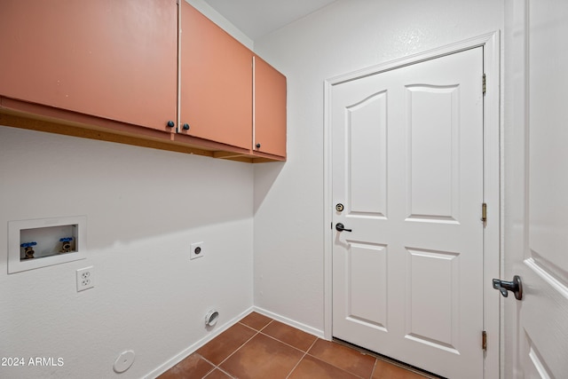 16914 E Britt Ct, Fountain Hills, AZ 85268 - laundry area featuring hookup for a washing machine, dark tile patterned flooring, electric dryer hookup, cabinet space, and gas dryer hookup