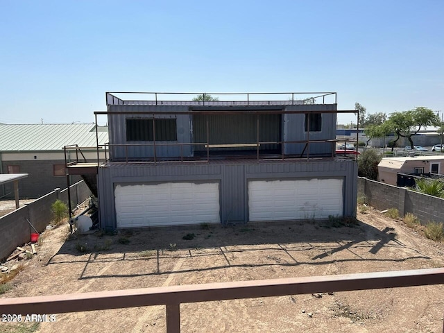 view of front facade featuring a garage