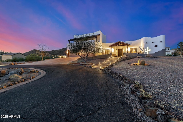 view of front of house featuring driveway and stucco siding