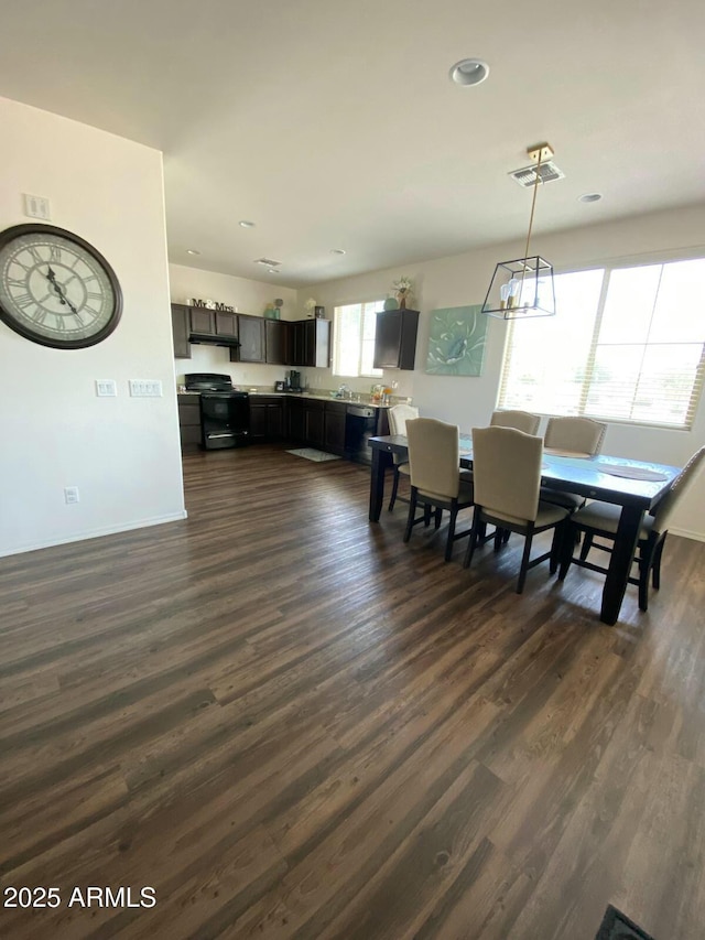 dining space featuring recessed lighting, dark wood-type flooring, and baseboards