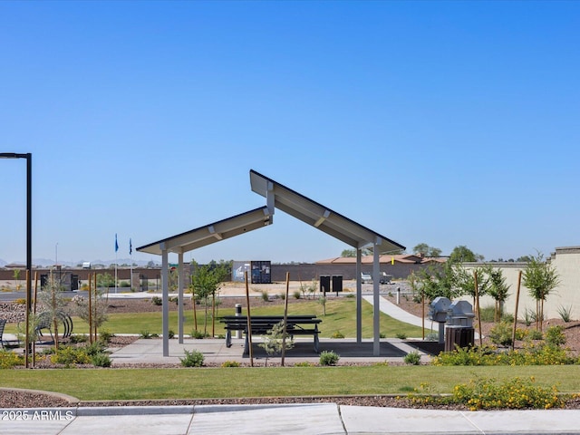 view of property's community featuring a lawn