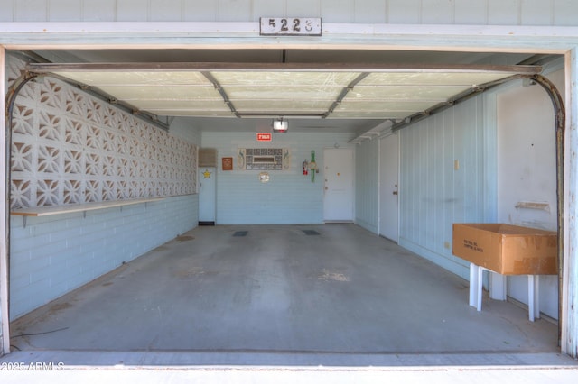 5228 E Des Moines St, Mesa, AZ 85205 - view of garage