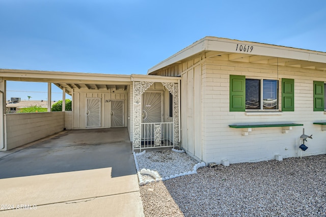 view of front facade featuring a carport