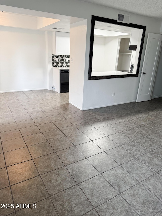 5975 N 48th Dr, Glendale, AZ 85301 - unfurnished room with tile patterned flooring and baseboards