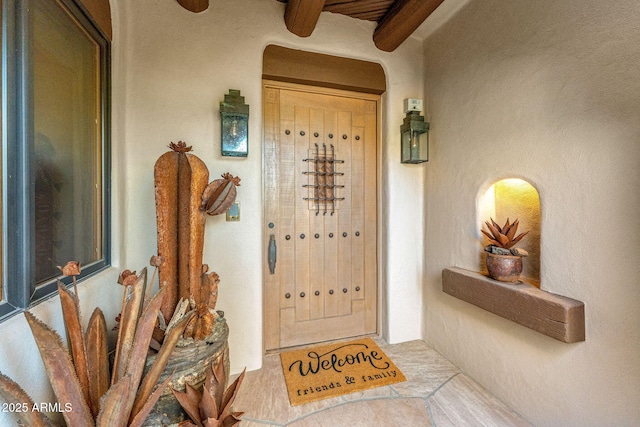 doorway to property with ceiling fan