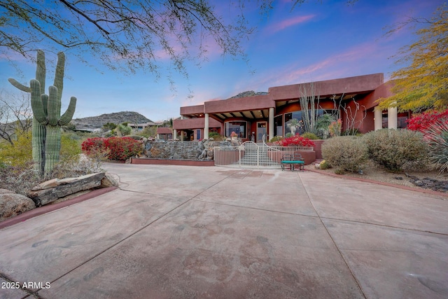 view of front of property featuring a mountain view