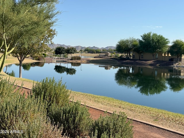 water view with a mountain view