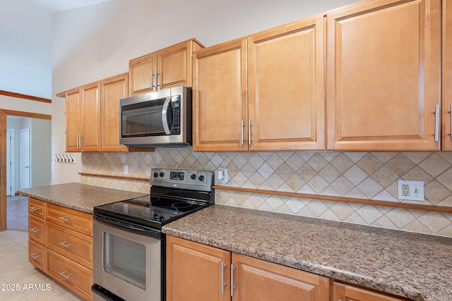 12613 N 51st Dr, Glendale, AZ 85304 - kitchen with stainless steel appliances, backsplash, and light tile patterned floors