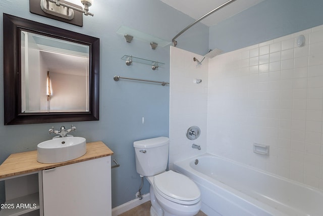 12613 N 51st Dr, Glendale, AZ 85304 - full bath featuring toilet, washtub / shower combination, vanity, and baseboards