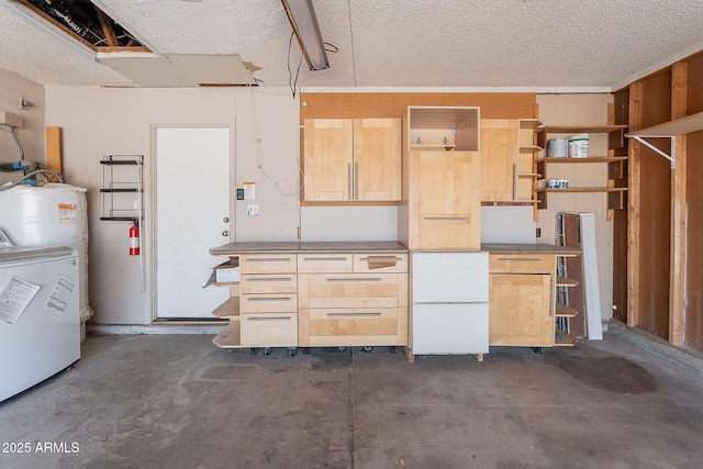 12613 N 51st Dr, Glendale, AZ 85304 - garage featuring washer / clothes dryer