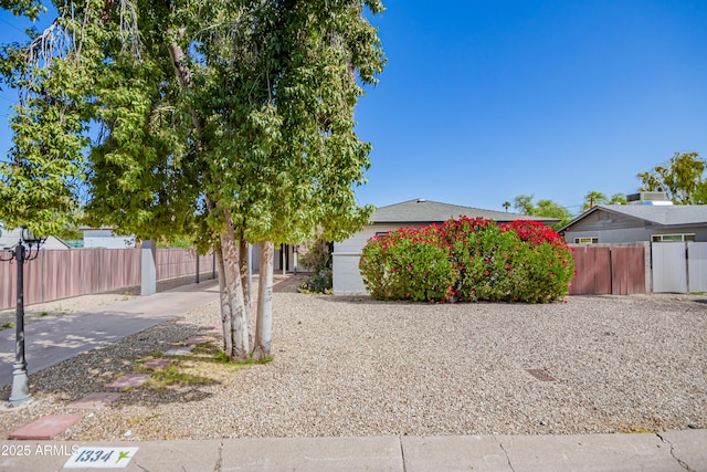 1334 W Sells Dr, Phoenix, AZ 85013 - obstructed view of property featuring fence