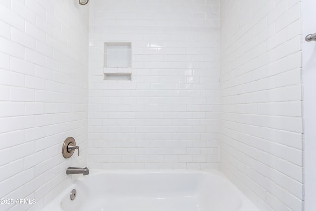 1334 W Sells Dr, Phoenix, AZ 85013 - bathroom with bathing tub / shower combination