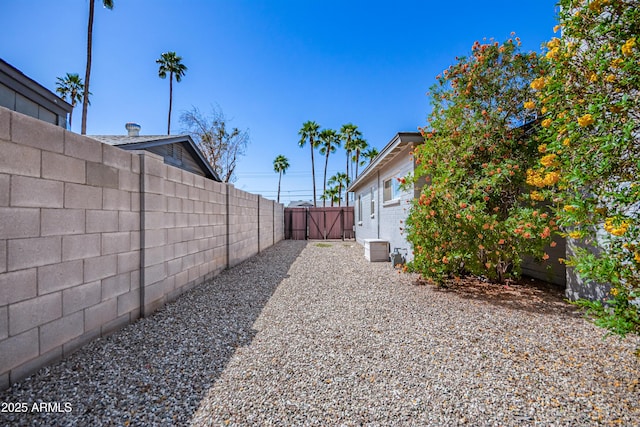 1334 W Sells Dr, Phoenix, AZ 85013 - fenced backyard featuring a gate