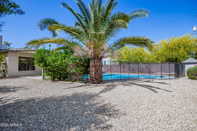 1334 W Sells Dr, Phoenix, AZ 85013 - view of pool with fence