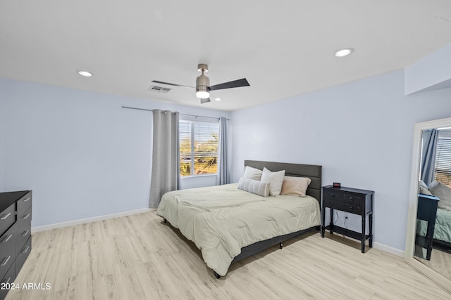 bedroom featuring light wood-style floors, baseboards, ceiling fan, and recessed lighting