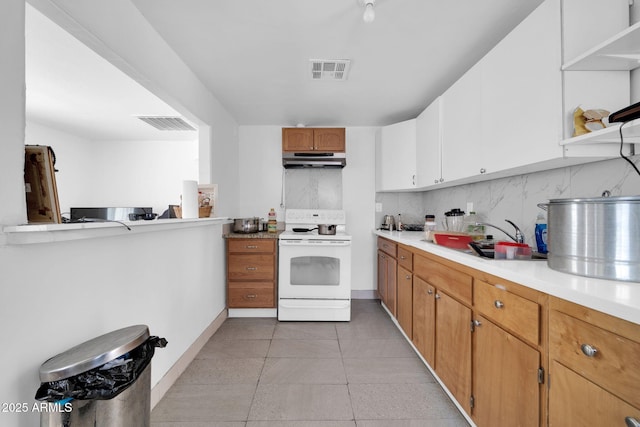 kitchen with visible vents, white electric range, backsplash, a sink, and under cabinet range hood