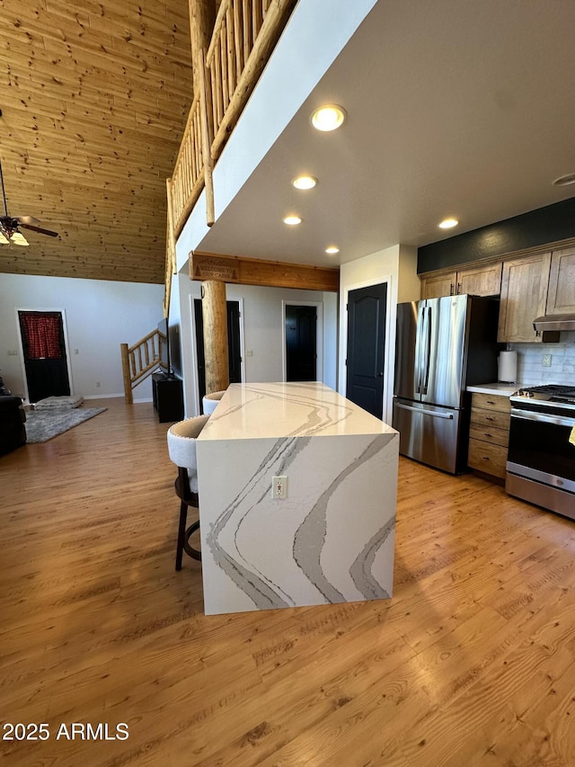 kitchen with recessed lighting, stainless steel appliances, light wood-type flooring, and a ceiling fan