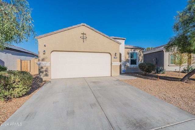 view of front facade featuring a garage