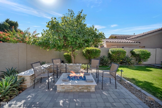 view of patio featuring an outdoor fire pit