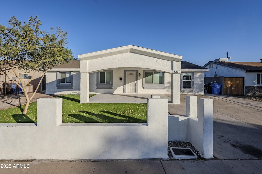 view of front of house