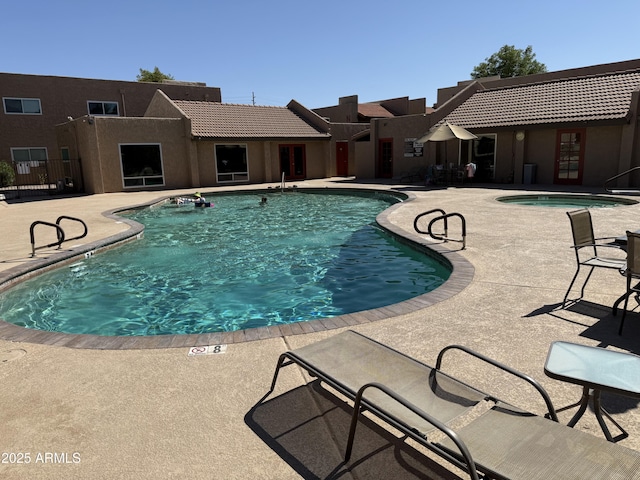 5525 E Thomas Rd Unit C2, Phoenix, AZ 85018 - community pool featuring a patio and a community hot tub