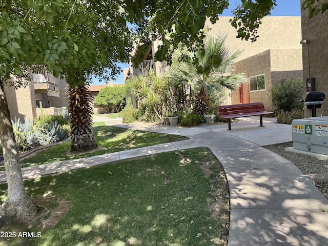 5525 E Thomas Rd Unit C2, Phoenix, AZ 85018 - view of home's community featuring a yard