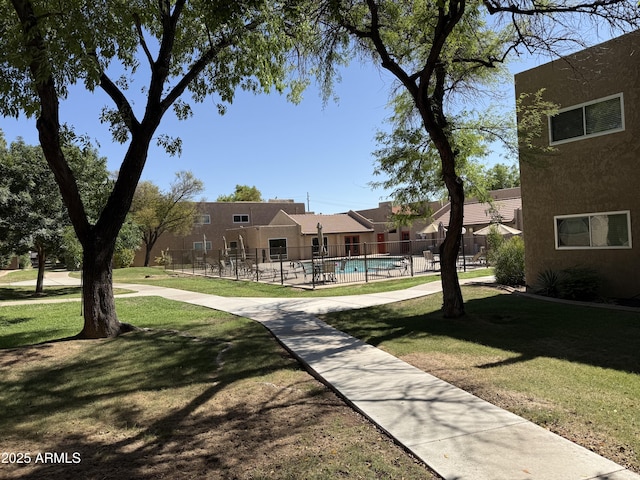 5525 E Thomas Rd Unit C2, Phoenix, AZ 85018 - view of property's community featuring a swimming pool