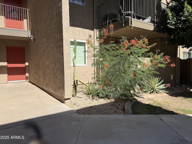 5525 E Thomas Rd Unit C2, Phoenix, AZ 85018 - view of property exterior with stucco siding and a patio area