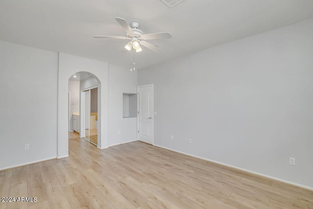 unfurnished room with light hardwood / wood-style floors and ceiling fan