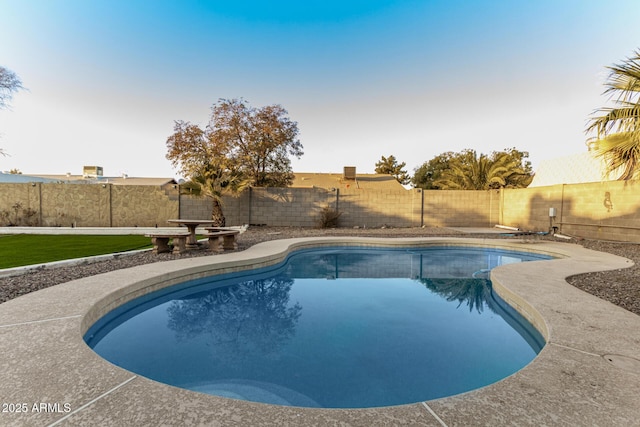 view of swimming pool