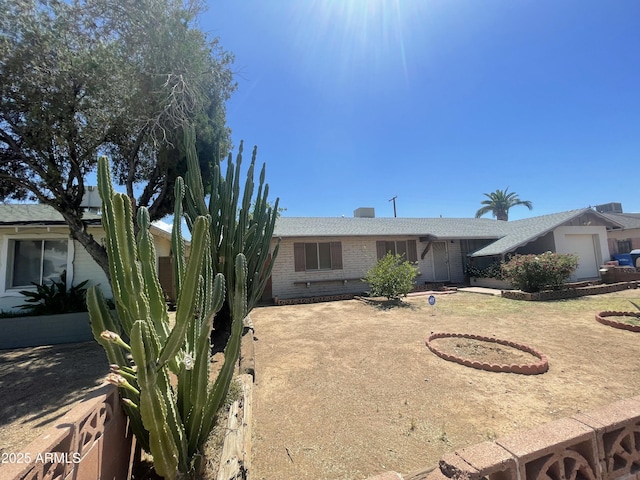 1529 W Eva St, Phoenix, AZ 85021 - ranch-style house featuring brick siding