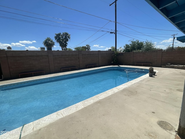 1529 W Eva St, Phoenix, AZ 85021 - view of pool with a fenced backyard, a fenced in pool, and a patio area