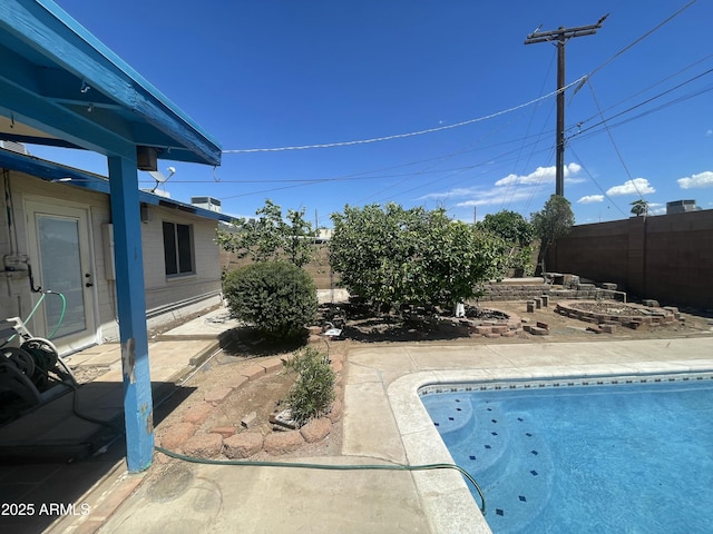 1529 W Eva St, Phoenix, AZ 85021 - view of pool with a fenced in pool, fence, and a patio