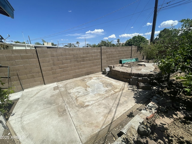 1529 W Eva St, Phoenix, AZ 85021 - view of patio / terrace with an outdoor fire pit and fence