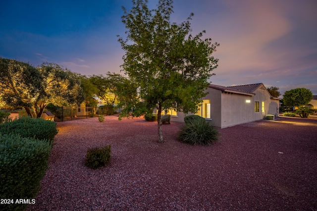 view of yard at dusk