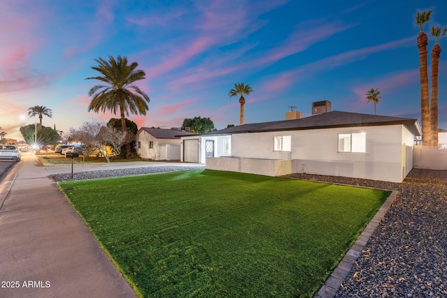 view of yard at dusk