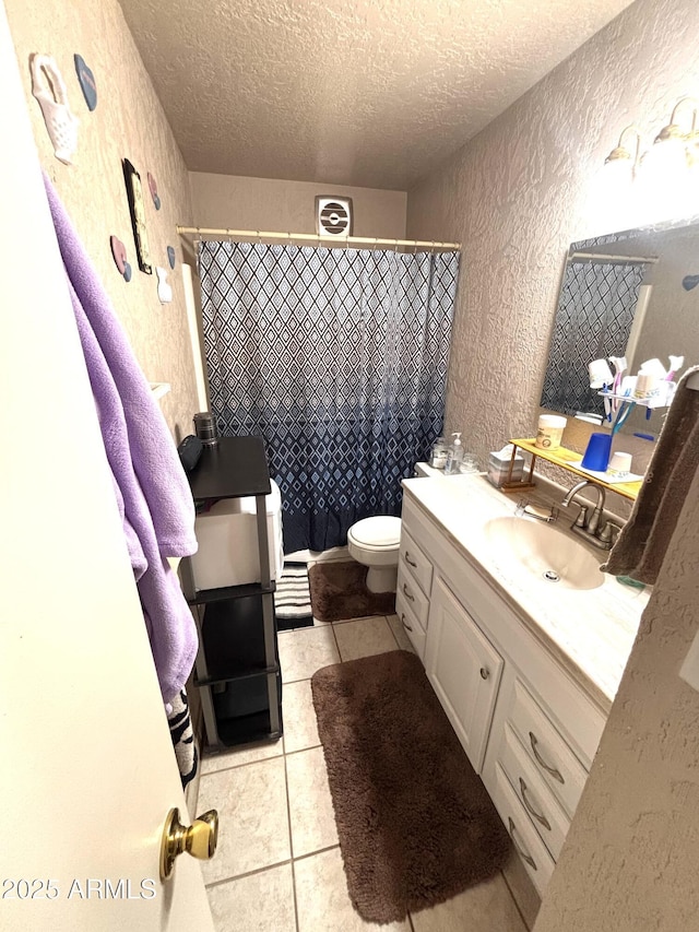 520 W Rocalla Ave, Ajo, AZ 85321 - full bathroom featuring toilet, a textured wall, a textured ceiling, vanity, and tile patterned floors
