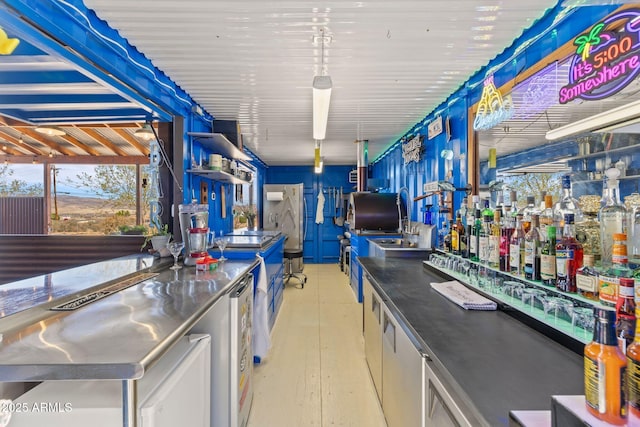 10975 E Janet Way, Dewey, AZ 86327 - bar with wine cooler