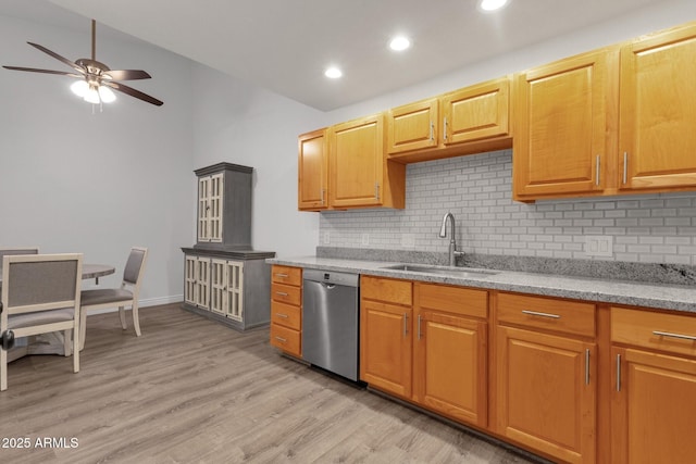 13636 N Hamilton Dr Unit 101, Fountain Hills, AZ 85268 - kitchen with backsplash, dishwasher, vaulted ceiling, and ceiling fan