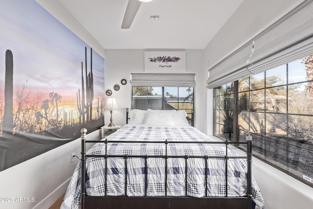 bedroom with ceiling fan